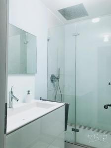 LUXUS 5 Zi-Wohnung + Balkon in TOP-Lage FFM+KLIMA