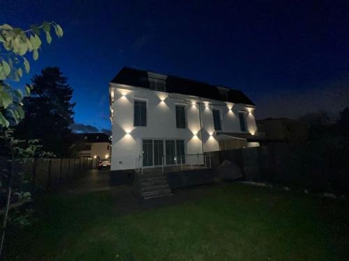 Luxus-Doppelhaushälfte im ruhigen Blumenviertel
