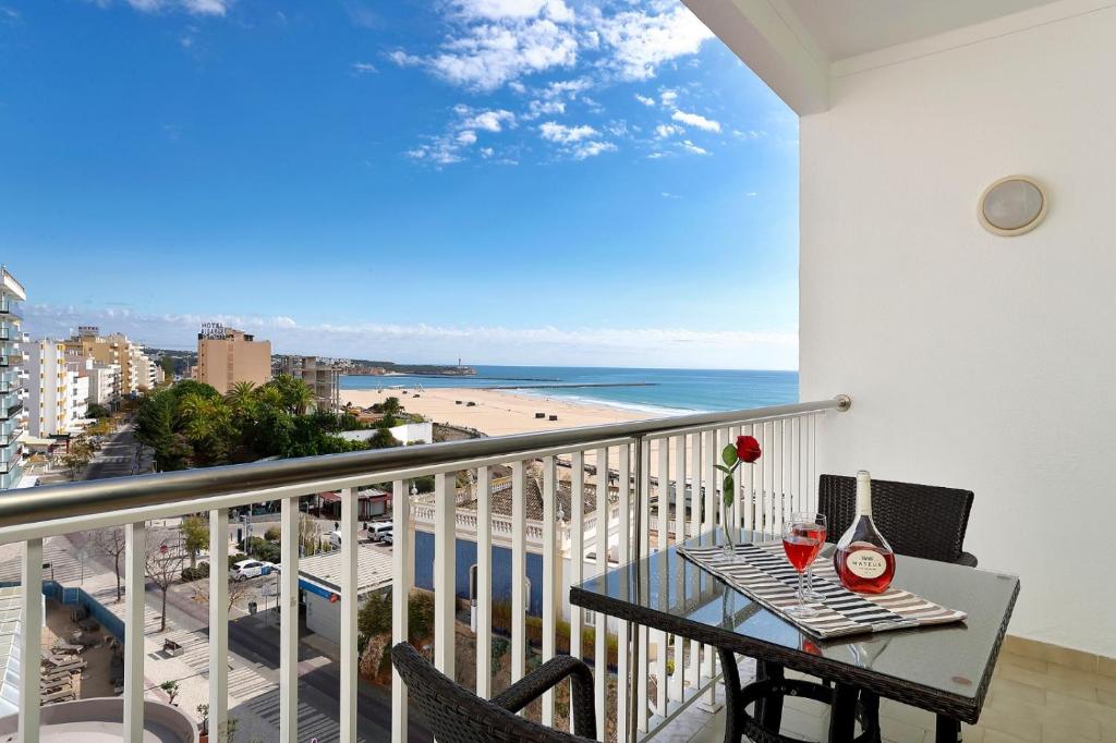 Luz, Sol e Praia Avenida Tomás Cabreira, 8500-802 Portimão