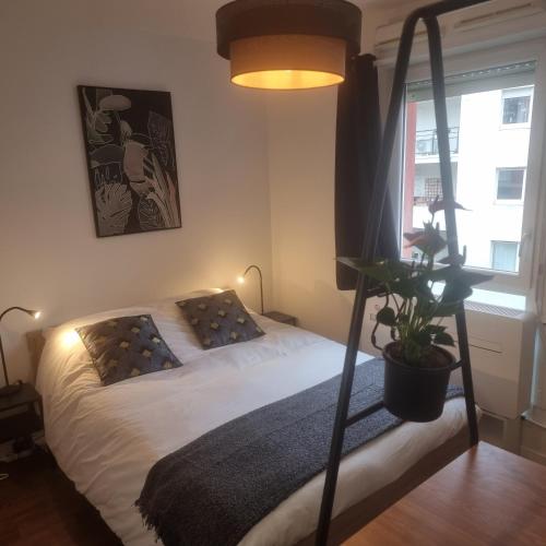 Lyon Montchat Villeurbanne Studio refait à neuf climatisé et parking privé