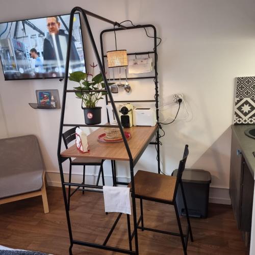 Lyon Montchat Villeurbanne Studio refait à neuf climatisé et parking privé