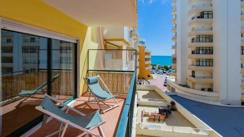 Magnificent 2BDR Apartment W/ AC & Pool - 2min from beach - by LovelyStay
