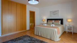 Magnificent 2BDR Apartment W/ AC & Pool - 2min from beach - by LovelyStay