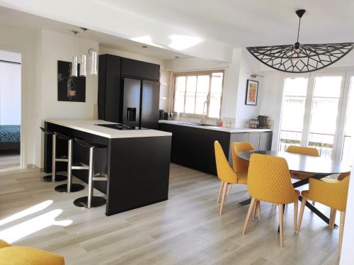 Magnificent 3 bedrooms Rooftop condo