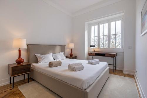 Magnificent 4BDR Apartment in Lisbon by LovelyStay