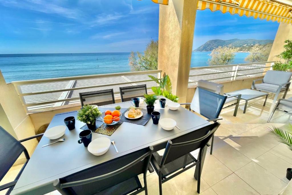 Appartement Magnificent 82m With Terrace And In Front Of Sea 625 Avenue Charles de Gaulle 83500 La Seyne-sur-Mer