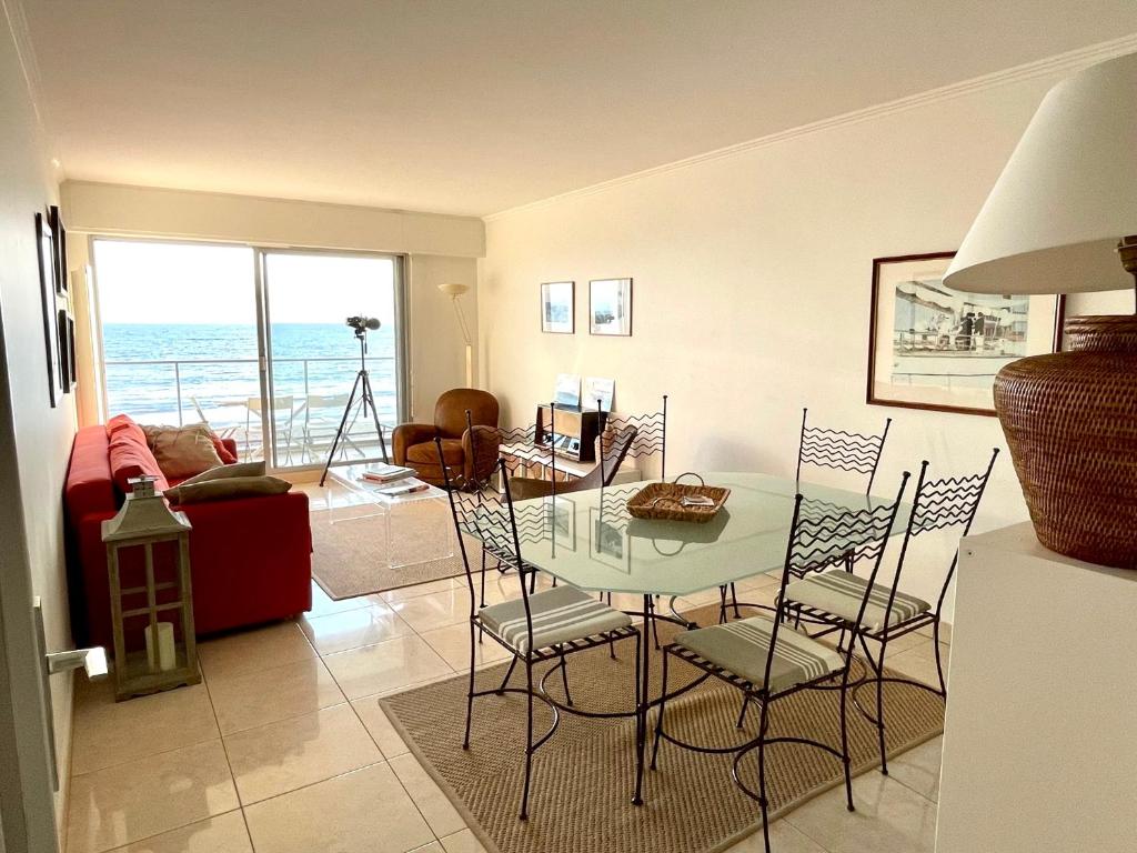 Magnificent 82m With Terrace And In Front Of Sea 83500 La Seyne-sur-Mer
