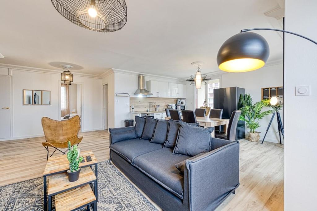 Magnificent apartment, 4 bedrooms, fiber wifi 13 Rue Docteur Schweitzer, 38100 Grenoble