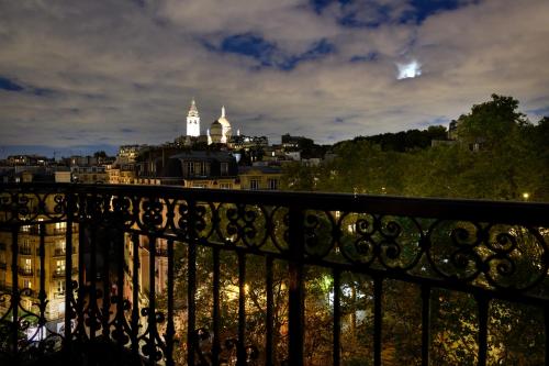 Magnificent apartment with balcony overlooking Sacre-Coeur- Paris 18th