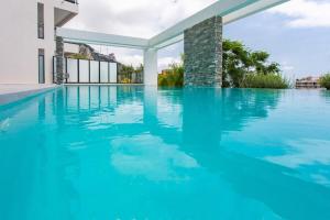 Magnificent Apartment With Furnished Sea View Terrace in A Luxury Residence