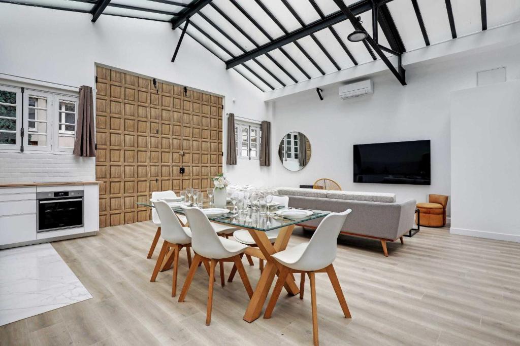 Magnificent refurbished loft In Paris next to Expo Porte de Versailles 200 rue de la Croix Nivert, 75015 Paris