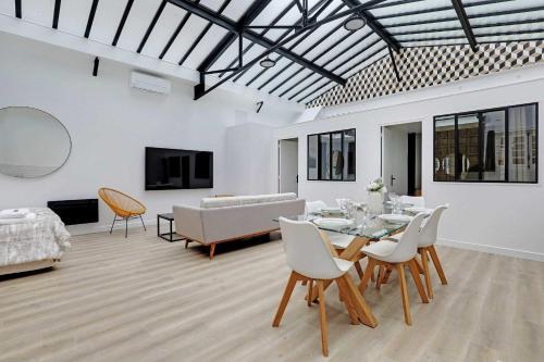 Magnificent refurbished loft In Paris next to Expo Porte de Versailles