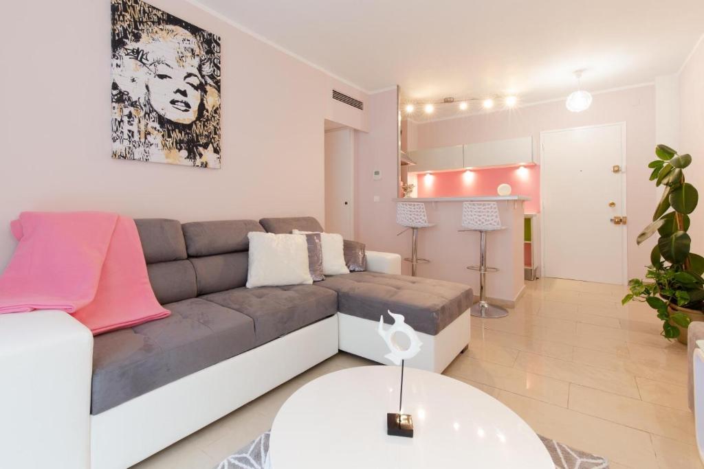 Magnifique 2 pièces Palm Beach bord mer Santa Cruz appartement 51 2 me étage 17, rue Ricord Laty 06400 Cannes, 06400 Cannes