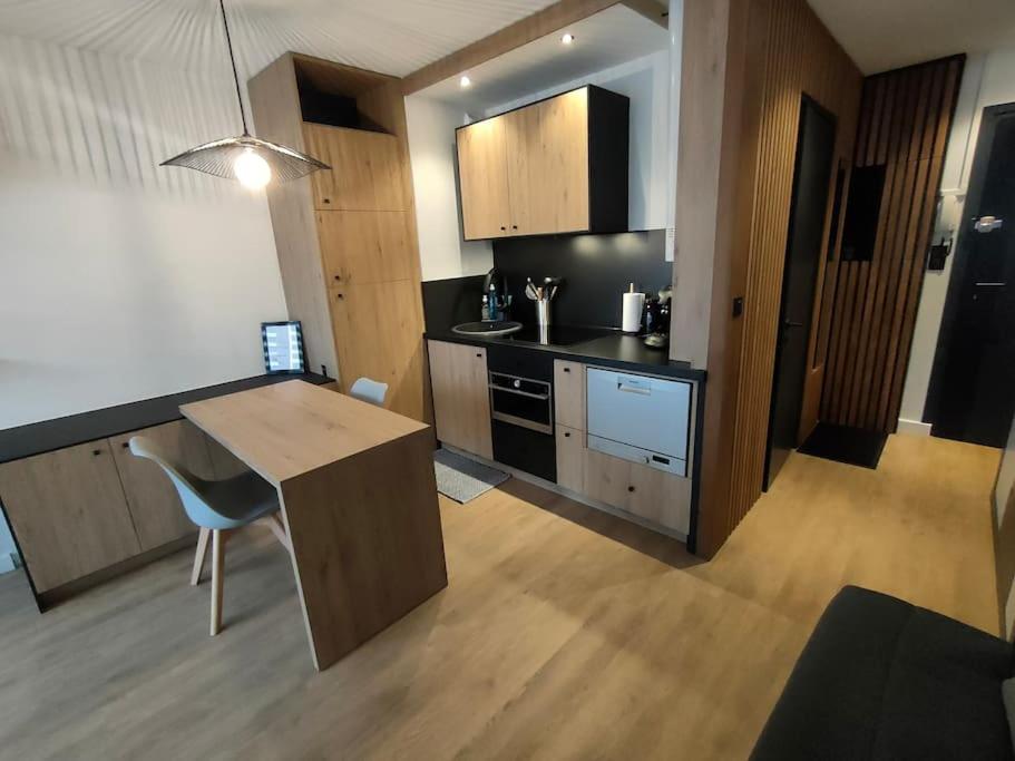 Appartement Magnifique 3 étoiles en hyper centre avec place privée 5 Boulevard des Côtes 73100 Aix-les-Bains