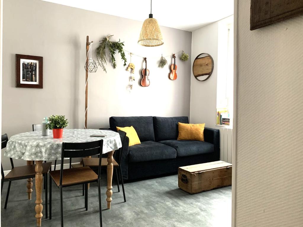 MAGNIFIQUE 3 P AVEC BALCON VUE PROXIMITE PLAGE 06600 Antibes