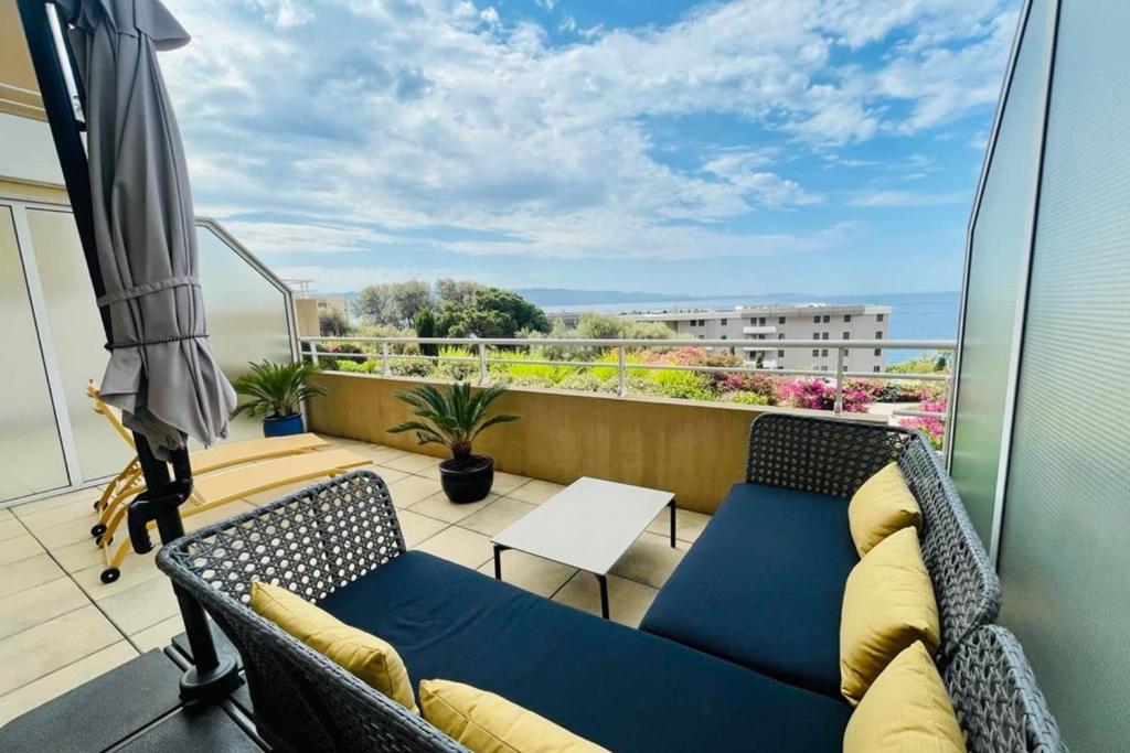 Appartement Magnifique 40m avec TERRASSE et VUE sur MER Chapelle des Grecs - Boulevard Stephanopoli de Comene 20000 Ajaccio