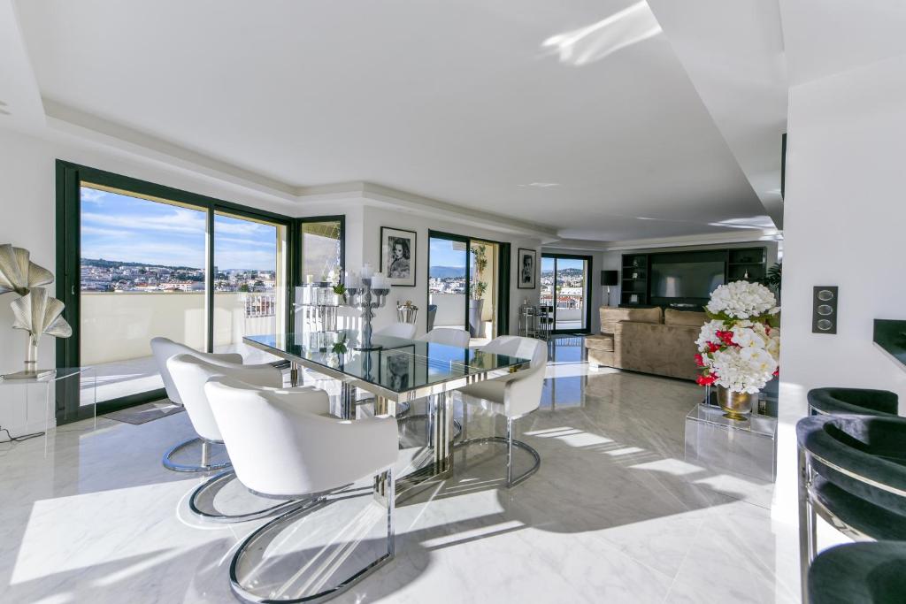 Appartement Magnifique 5 pièces avec terrasse vue mer Cannes 16 Boulevard de la République 06400 Cannes