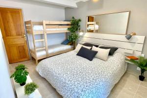 Magnifique 85m avec BALCON et en FRONT DE MER