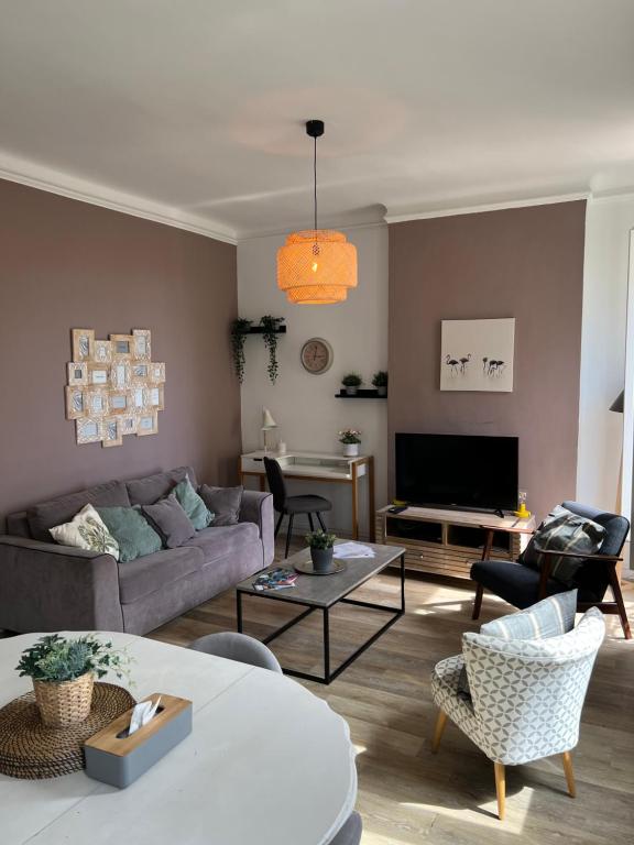 Magnifique Appartement 3 pièces Joliette Marseille PARKING PRIVATIF 28 Rue Chevalier Paul, 13002 Marseille