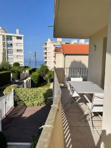 Appartement Magnifique appartement climatisé de 87m², à 100m de la plage 1er étage 9 Traverse de la Plage 06160 Antibes Provence-Alpes-Côte d\'Azur