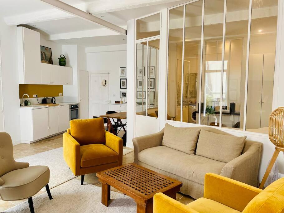 Magnifique appartement d'époque avec Vue Mer 4 personnes avec terrasse Le Port Nice 06300 Nice