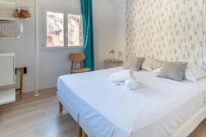 MAGNIFIQUE APPARTEMENT DE CHARME AVEC VUE SUR LE PALAIS DES PAPES À AVIGNON WiFI GRATUIT
