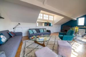MAGNIFIQUE APPARTEMENT DE CHARME AVEC VUE SUR LE PALAIS DES PAPES À AVIGNON WiFI GRATUIT