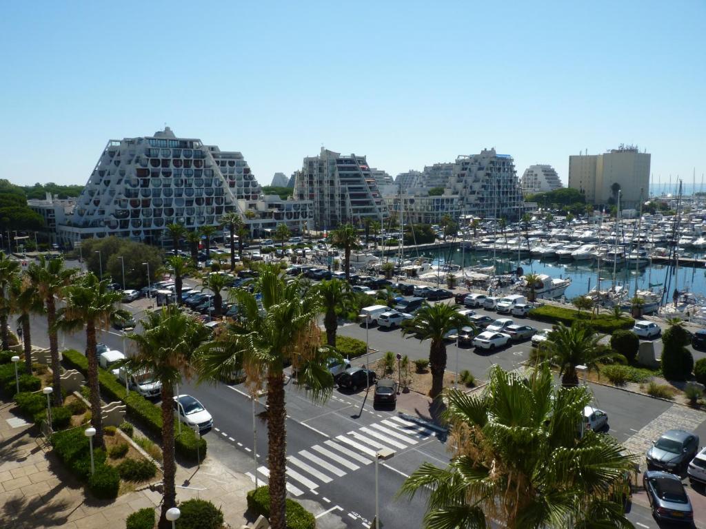 Appartement Magnifique Appartement de deux chambres en duplex face a la mer et au port ROBERT FAGES, 112 34280 La Grande Motte