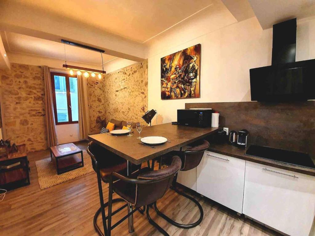 Magnifique appartement en Cœur de Ville 18 Rue Sade, 06600 Antibes