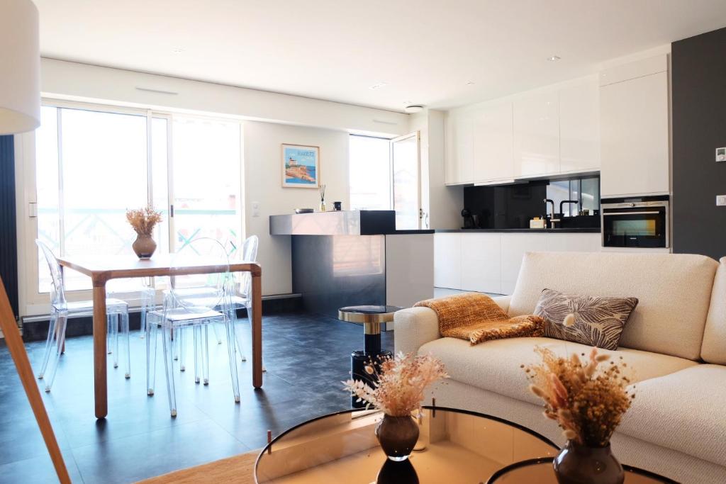 Appartement Magnifique appartement, en hyper centre, avec terrasse et place de parking 15 Rue Bon air 64200 Biarritz