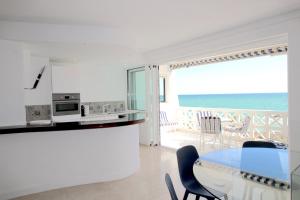 magnifique appartement sur la plage ...