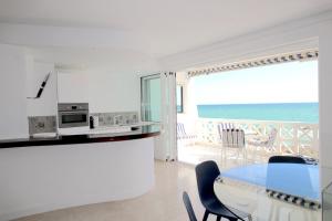 Appartement magnifique appartement sur la plage ... rua vasco de gama 29 praia dos aveiros 8200-294 Albufeira Algarve