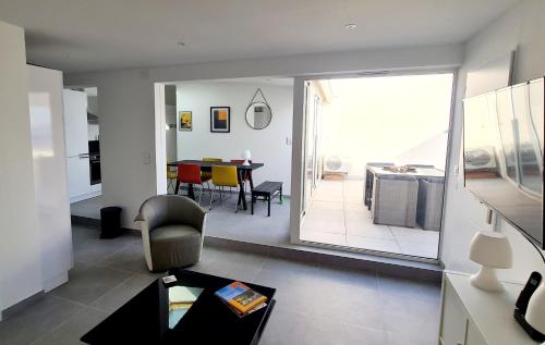 MAGNIFIQUE APPARTEMENT T4 GRAND STANDING - VUE MER PANORAMIQUE ET PISCINE