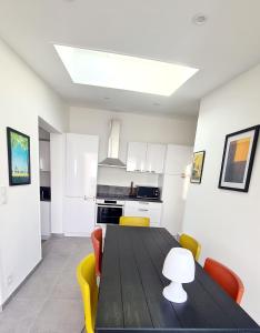 MAGNIFIQUE APPARTEMENT T4 GRAND STANDING - VUE MER PANORAMIQUE ET PISCINE
