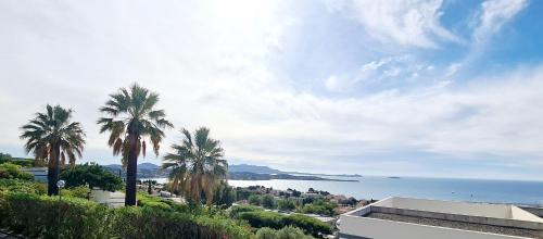 MAGNIFIQUE APPARTEMENT VUE MER - GRANDE TERRASSE ET PISCINE