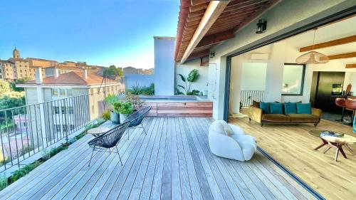 Magnifique duplex 220m2, classé 5 étoiles, rooftop, jacuzzi, vue mer et bastion centre ville