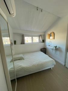 Appartement Magnifique Duplex Vieil Antibes 18 Rue James Close 06600 Antibes Provence-Alpes-Côte d\'Azur