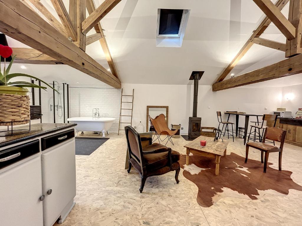 Magnifique et confortable loft 61 Rue de la Gare, 01240 Marlieux