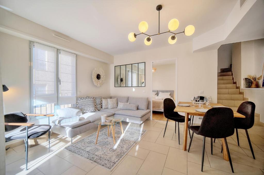Magnifique et lumineux 3 pieces A2B238 de la Rampe, 10, 06400 Cannes