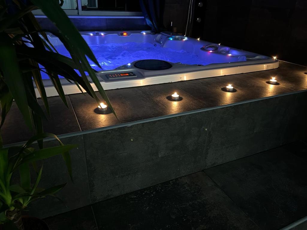 Magnifique loft Jacuzzi 99 Grande Rue, 59100 Roubaix