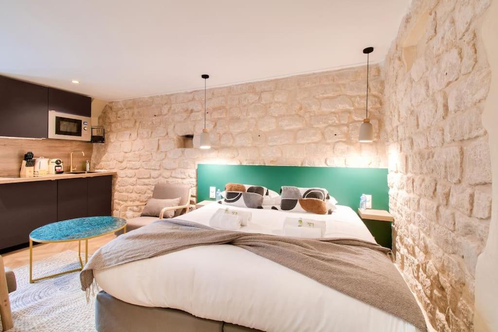 Magnifique studio au coeur de Montmartre 1 Rue Feutrier, 75018 Paris
