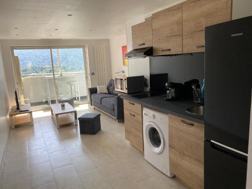 MAGNIFIQUE STUDIO AVEC GRANDE PISCINE ET VUE PANORAMIQUE