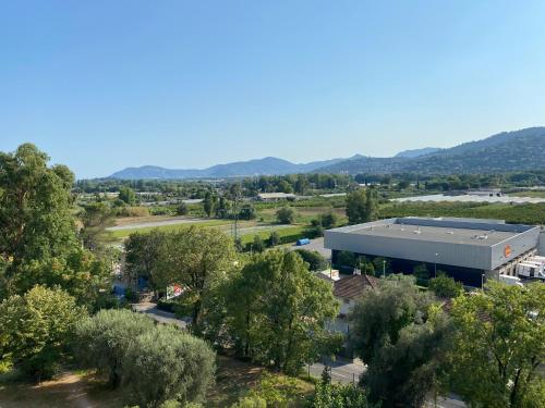 MAGNIFIQUE STUDIO AVEC GRANDE PISCINE ET VUE PANORAMIQUE