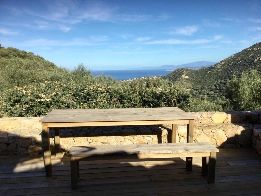 MAGNIFIQUE STUDIO AVEC GRANDE PISCINE ET VUE PANORAMIQUE