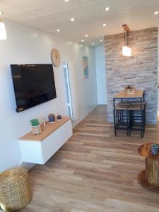 Magnifique Studio Face Mer avec Place Privative.