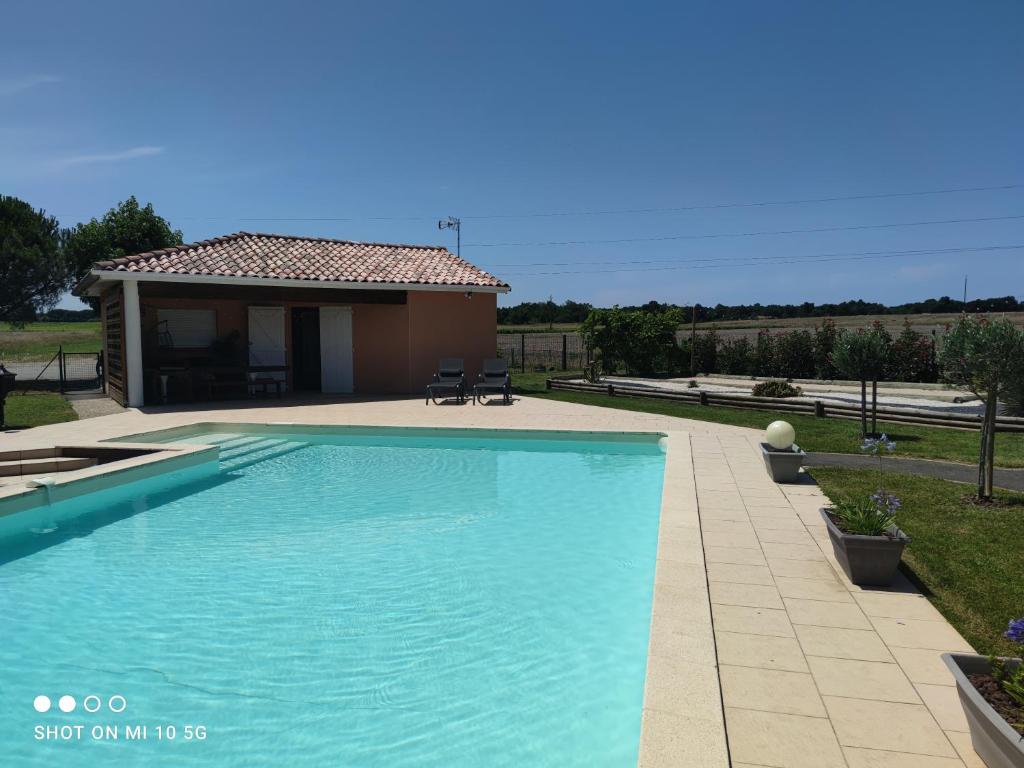 Magnifique studio hyper centre plage et commerce (capacité 4 personnes)