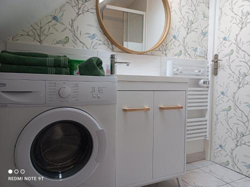 Magnifique Studio Wifi Tout confort, Tous consommables Centre ville Parking privé Cour