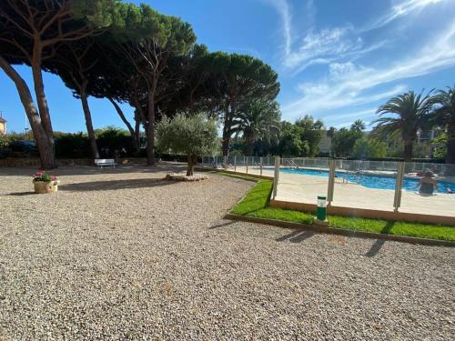 MAGNIFIQUE T2 AVEC PISCINE - CENTRE SAINTE MAXIME