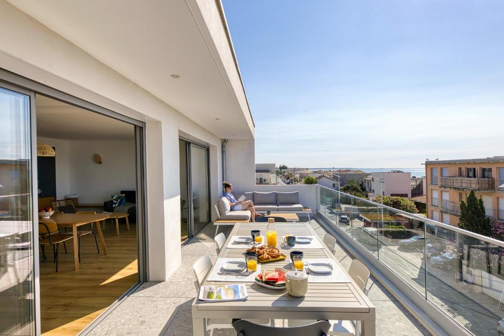 Magnifique T5 avec CLIM, terrasse 30 m2 vue sur mer et barbecue, parking, 40m de la plage 109 Avenue Grassion Cibrand, 34280 Mauguio