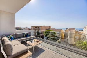 Magnifique T5 avec CLIM, terrasse 30 m2 vue sur mer et barbecue, parking, 40m de la plage